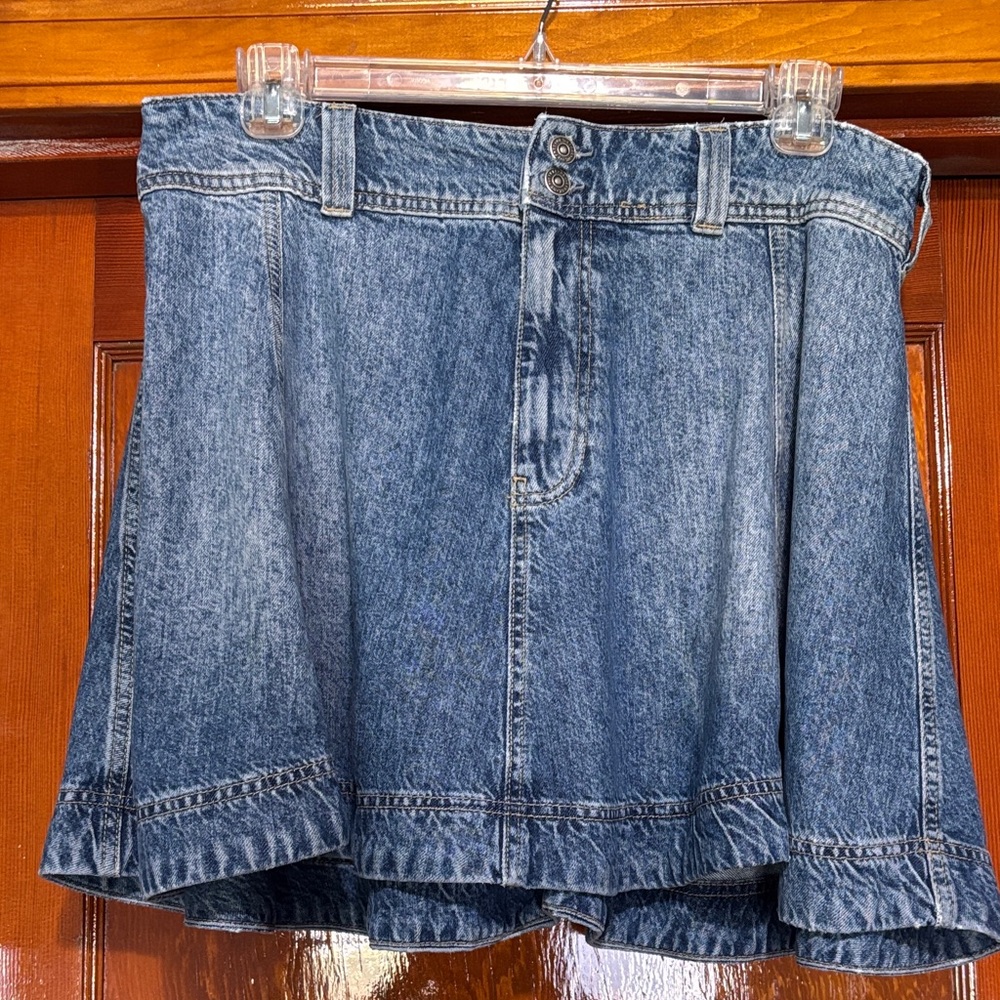 We The Free Denim Jean Label in Medium Blue- washed, but never worn